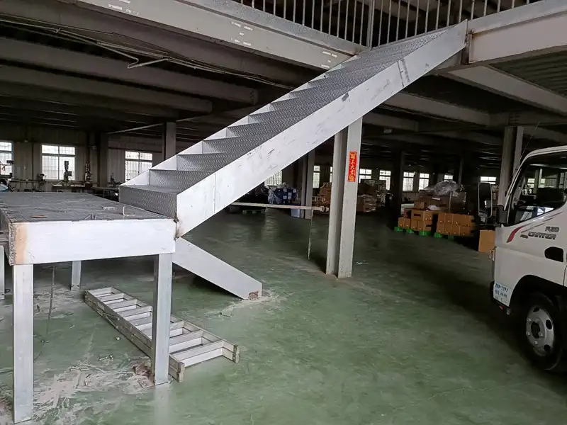 鋼構樓梯安裝/廠房鐵梯安裝